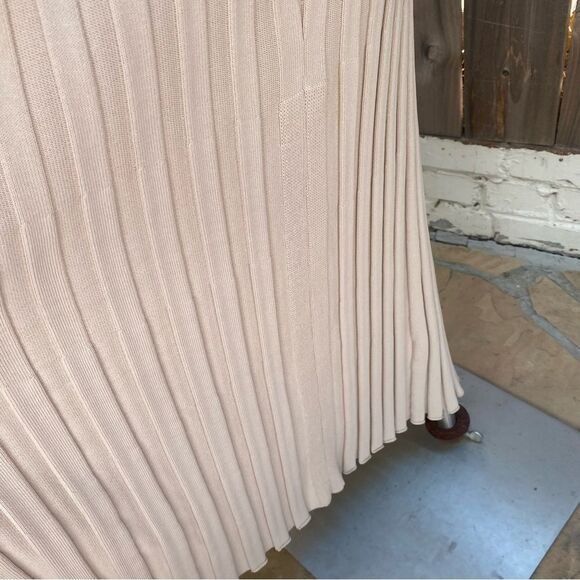 DISSH Off white, high waisted, thick ribbed maxi skirt size large NWT - Picture 2 of 10